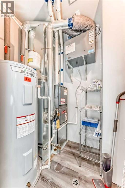 Single Family House Bi-level for Sale in  Ellington Crescent Evergreen Red Deer 