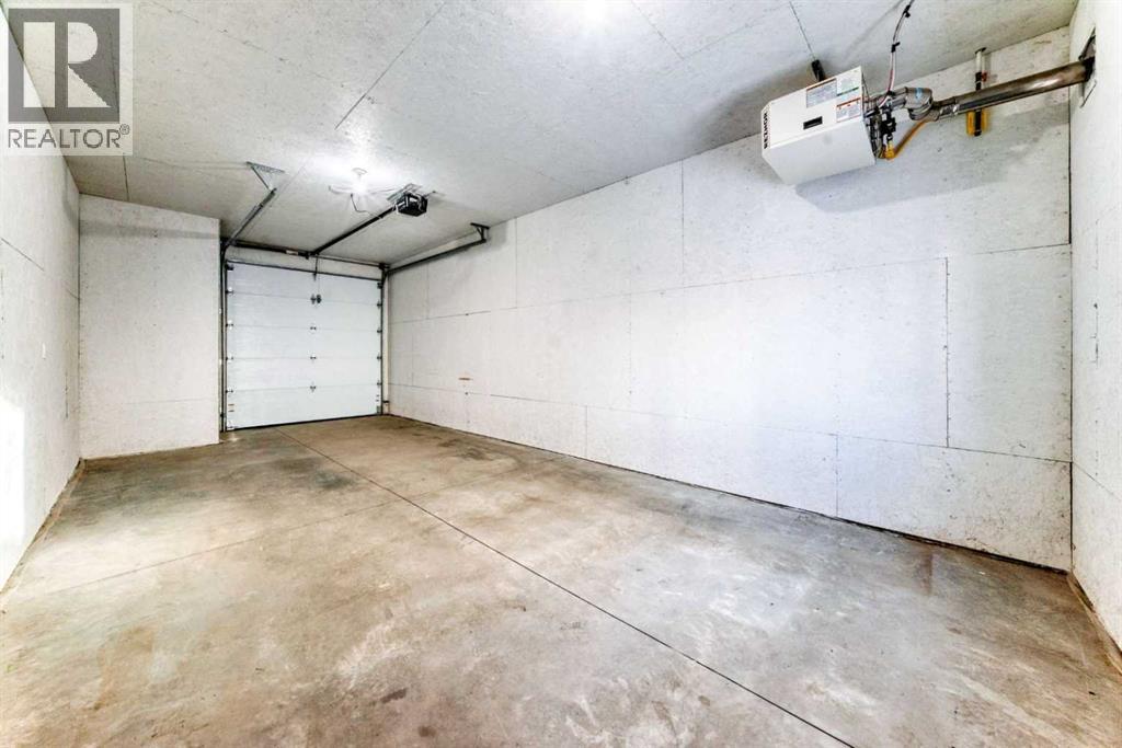 Single Family House Bi-level for Sale in  Ellington Crescent Evergreen Red Deer 