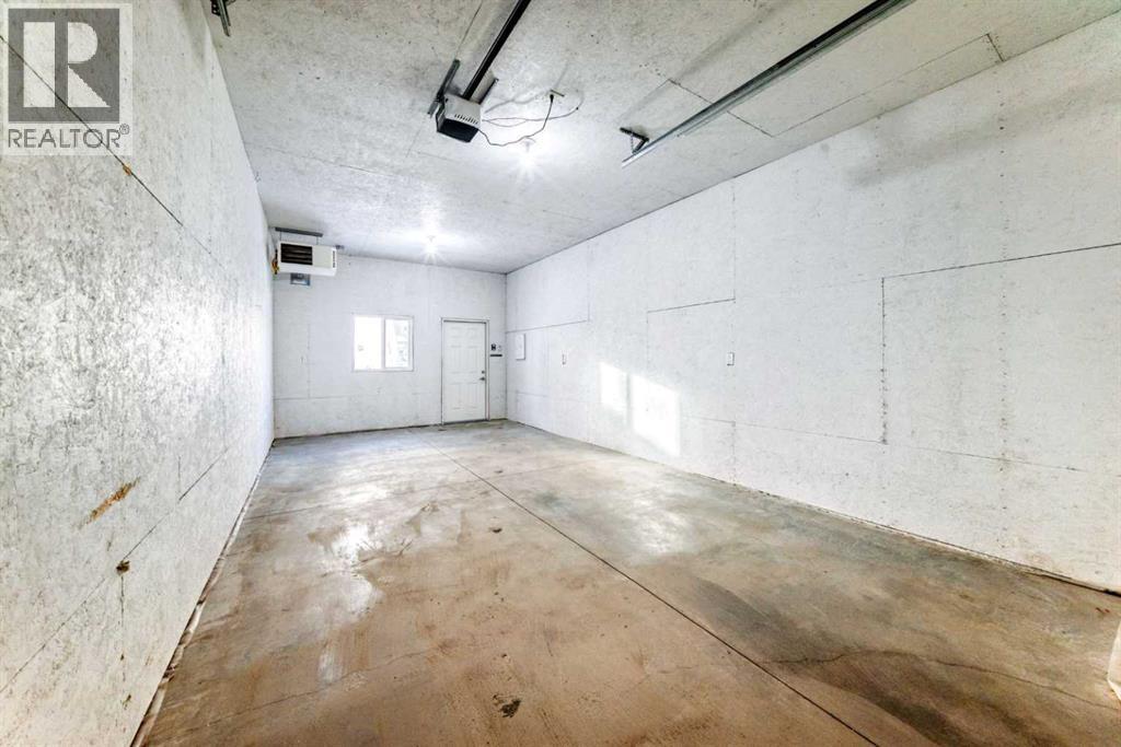 Single Family House Bi-level for Sale in  Ellington Crescent Evergreen Red Deer 