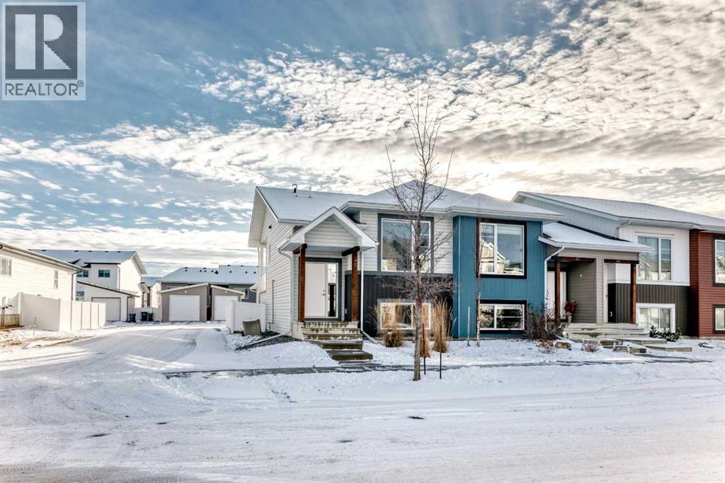 Single Family House Bi-level for Sale in  Ellington Crescent Evergreen Red Deer 