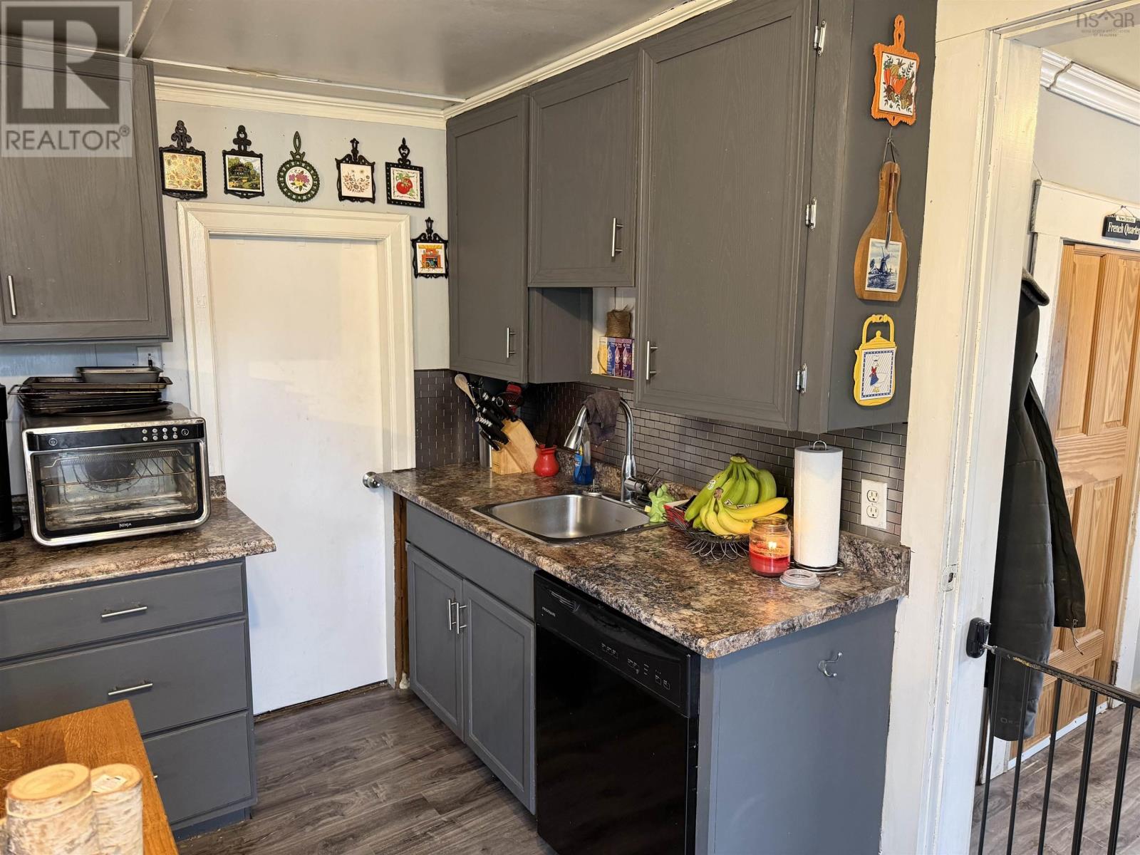 Property 7 of 20 of 2149 Cowan Street