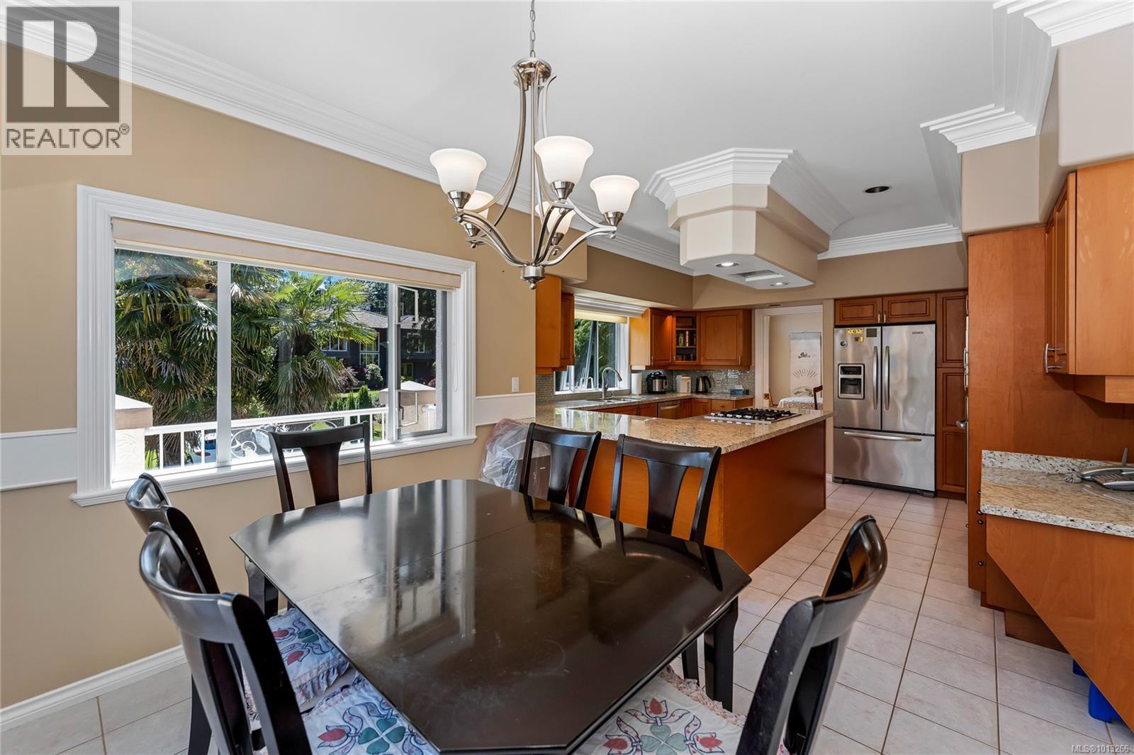  948 Boulderwood Rise, Saanich