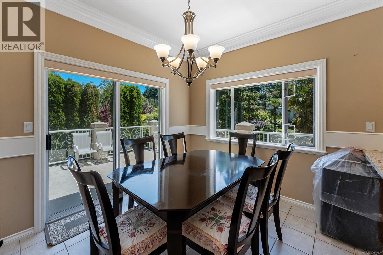  948 Boulderwood Rise, Saanich