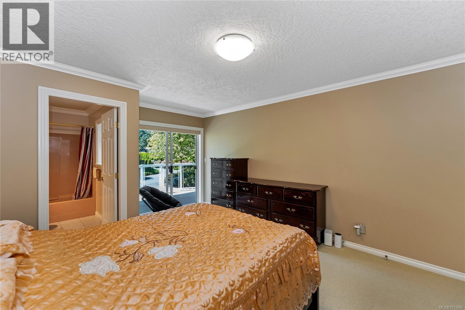  948 Boulderwood Rise, Saanich