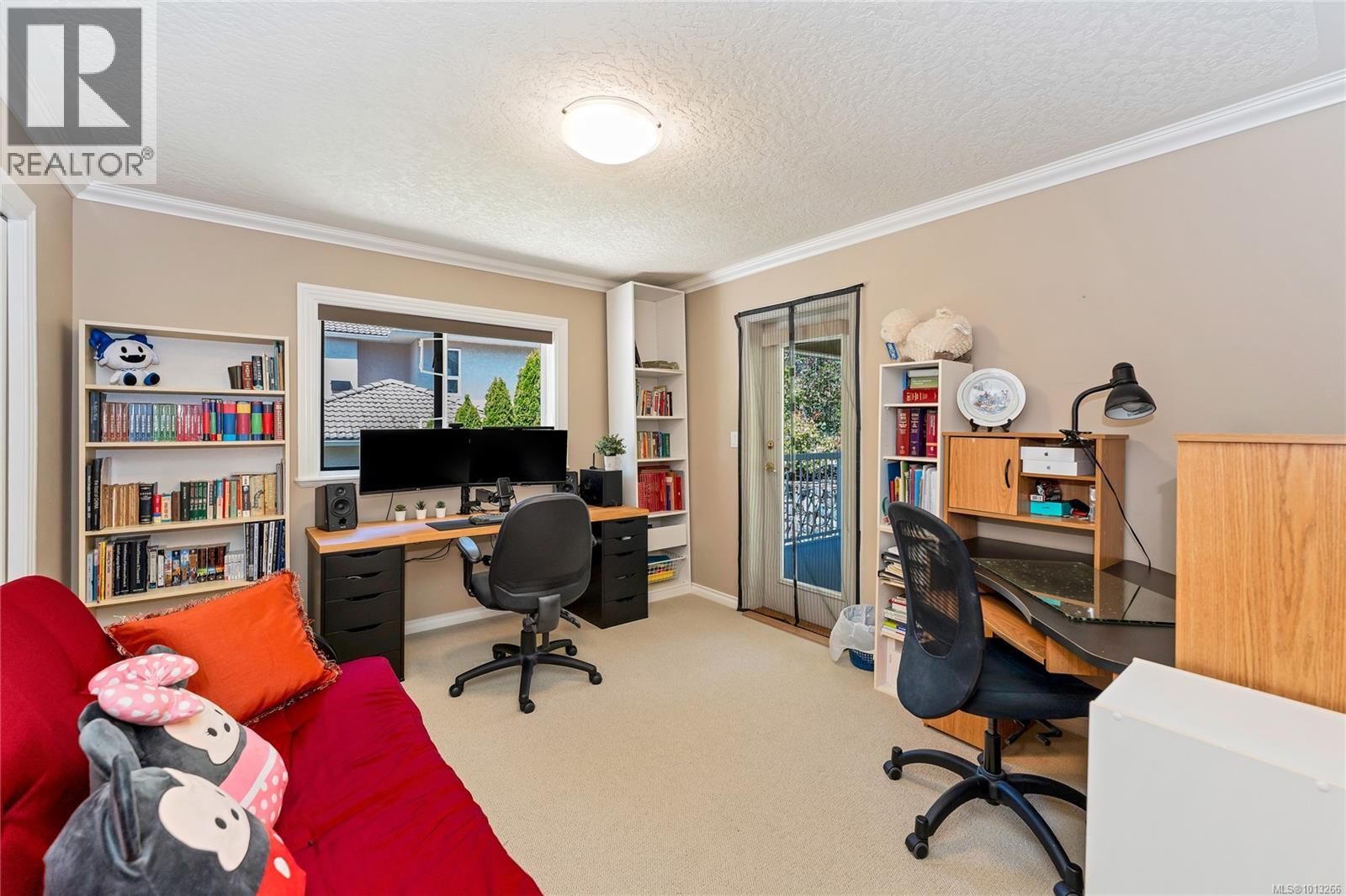  948 Boulderwood Rise, Saanich