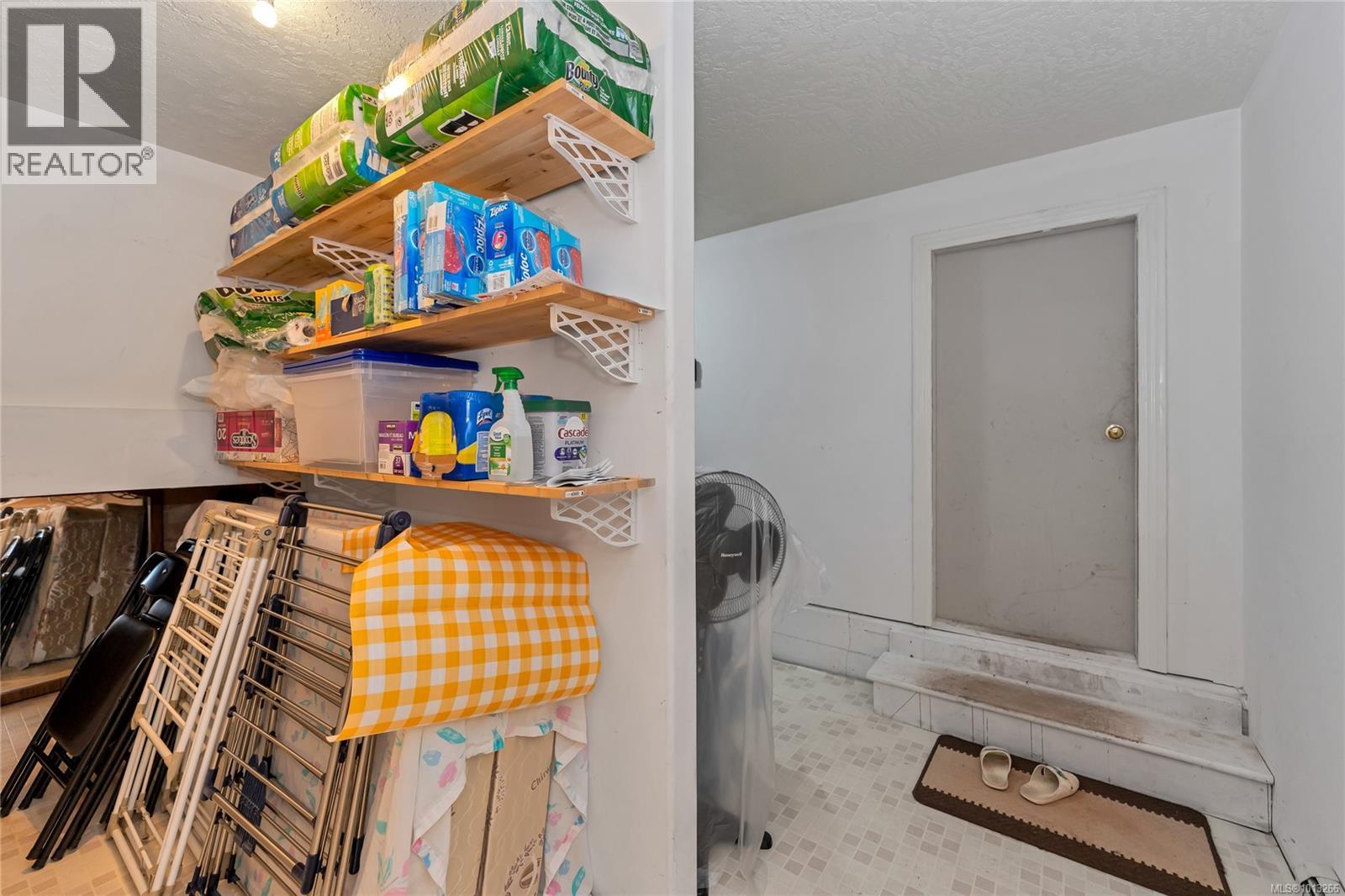  948 Boulderwood Rise, Saanich