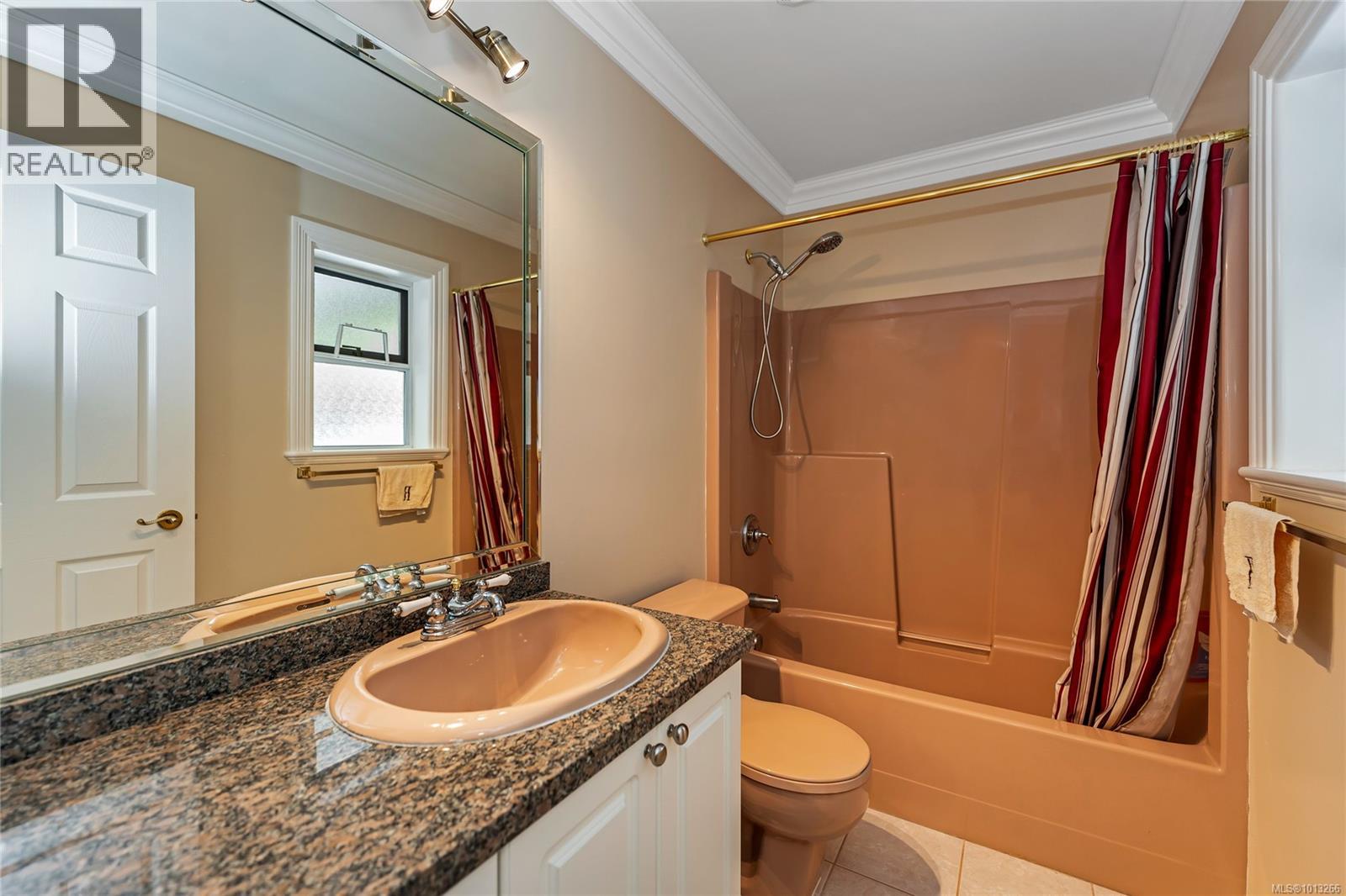  948 Boulderwood Rise, Saanich