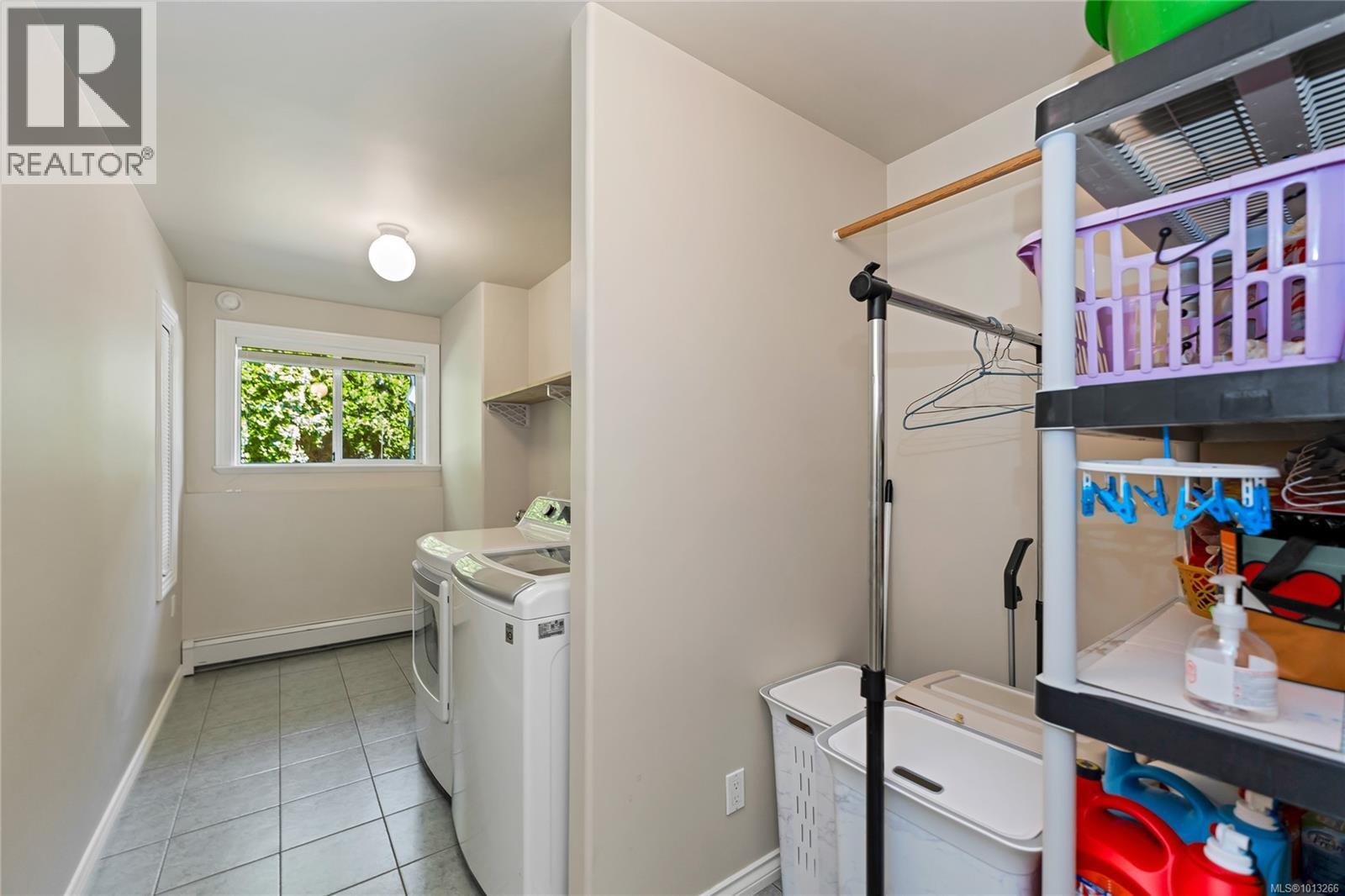  948 Boulderwood Rise, Saanich