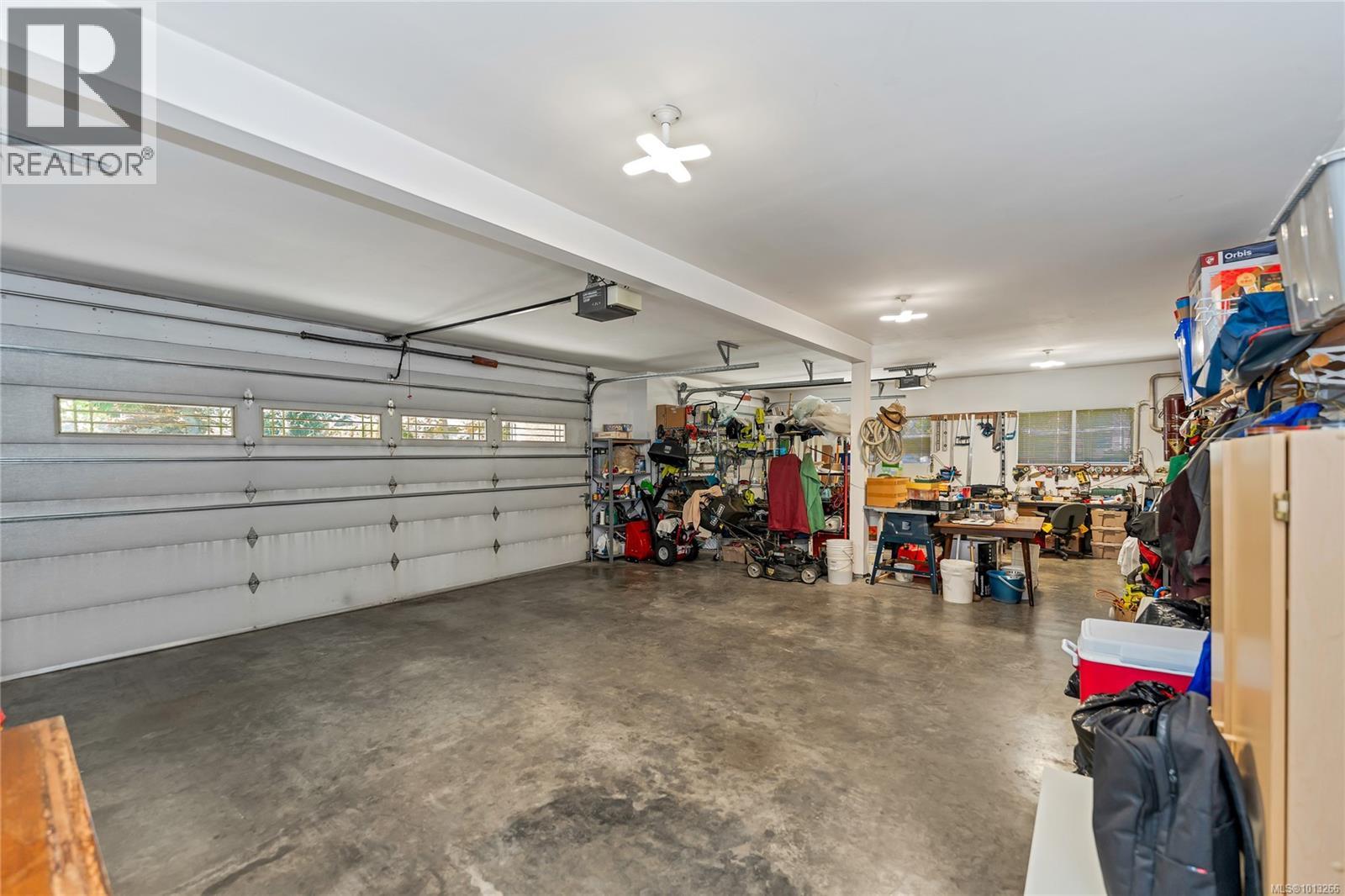  948 Boulderwood Rise, Saanich