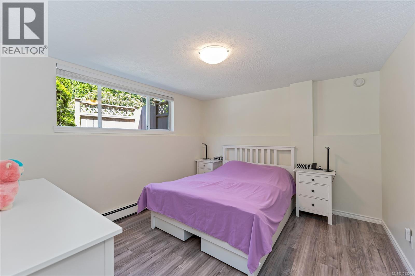  948 Boulderwood Rise, Saanich