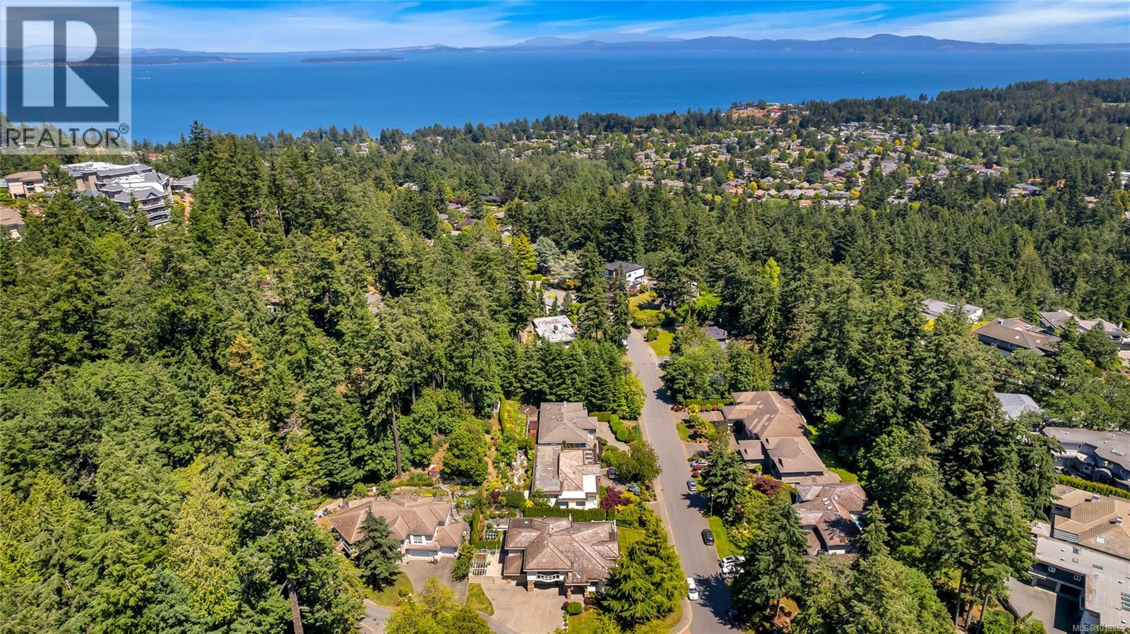  948 Boulderwood Rise, Saanich