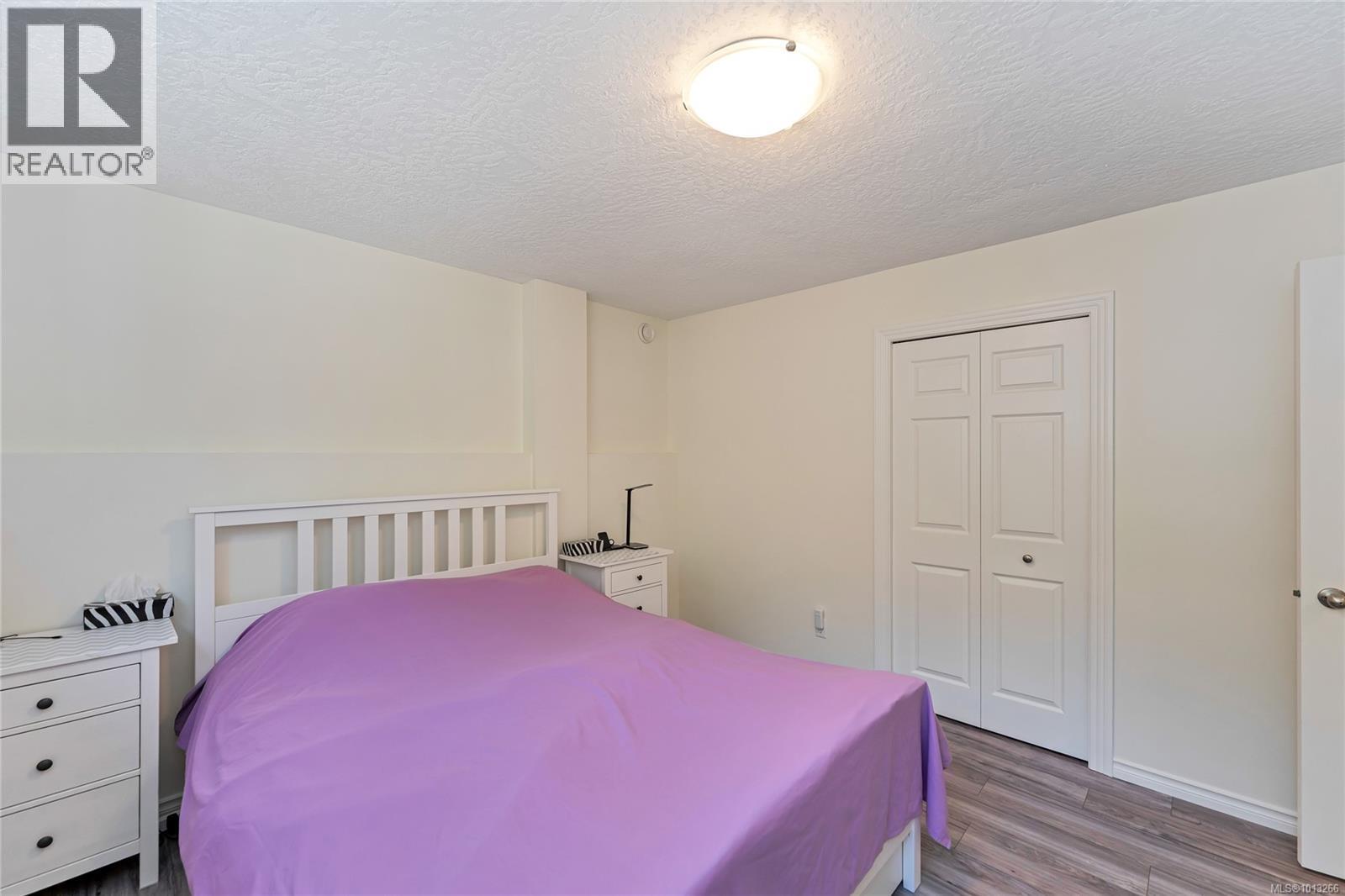  948 Boulderwood Rise, Saanich