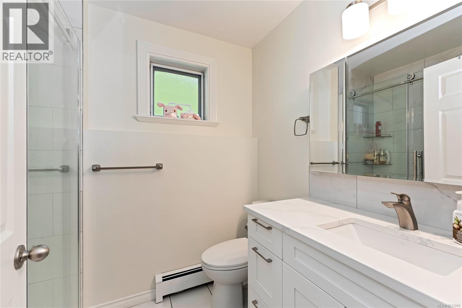  948 Boulderwood Rise, Saanich