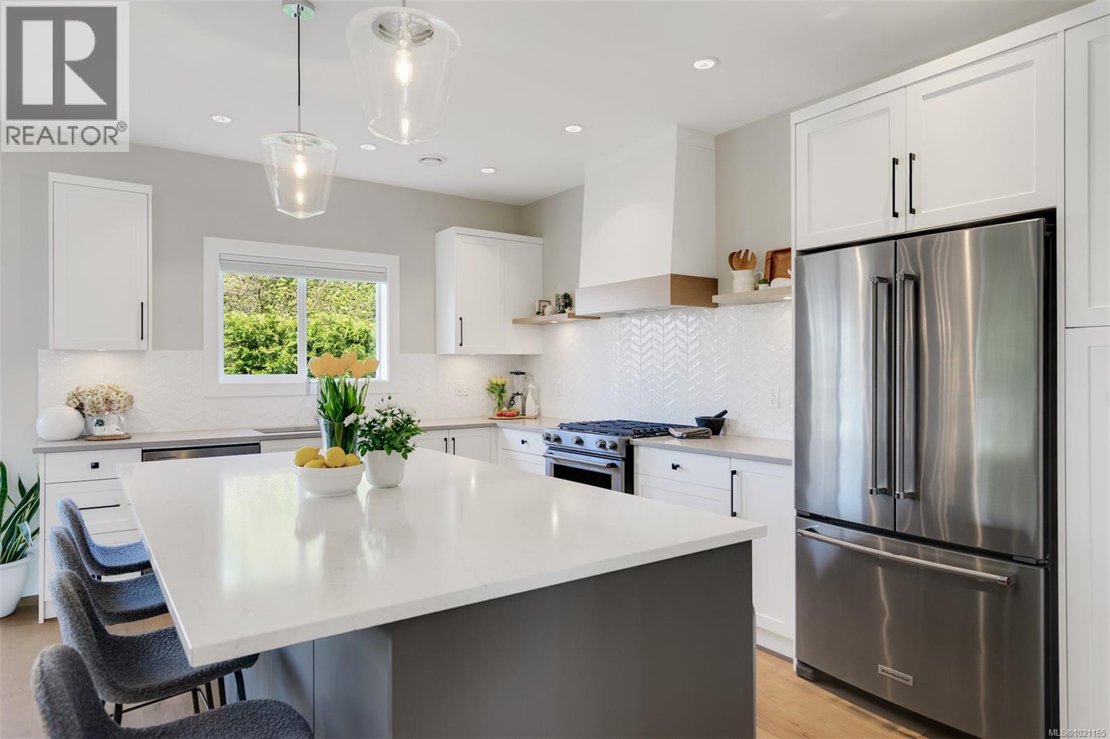 9350 East Saanich Rd, North Saanich