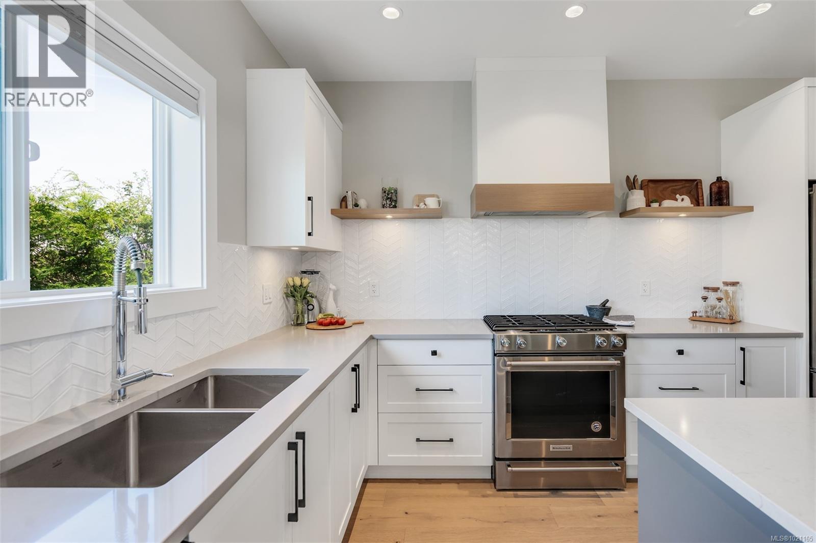 9350 East Saanich Rd, North Saanich