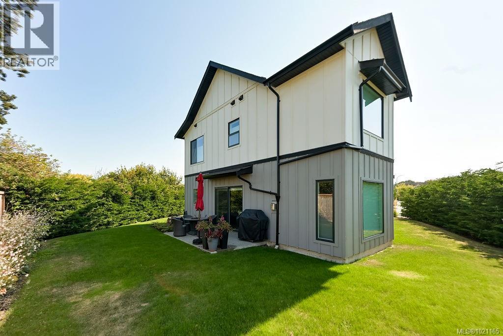 9350 East Saanich Rd, North Saanich