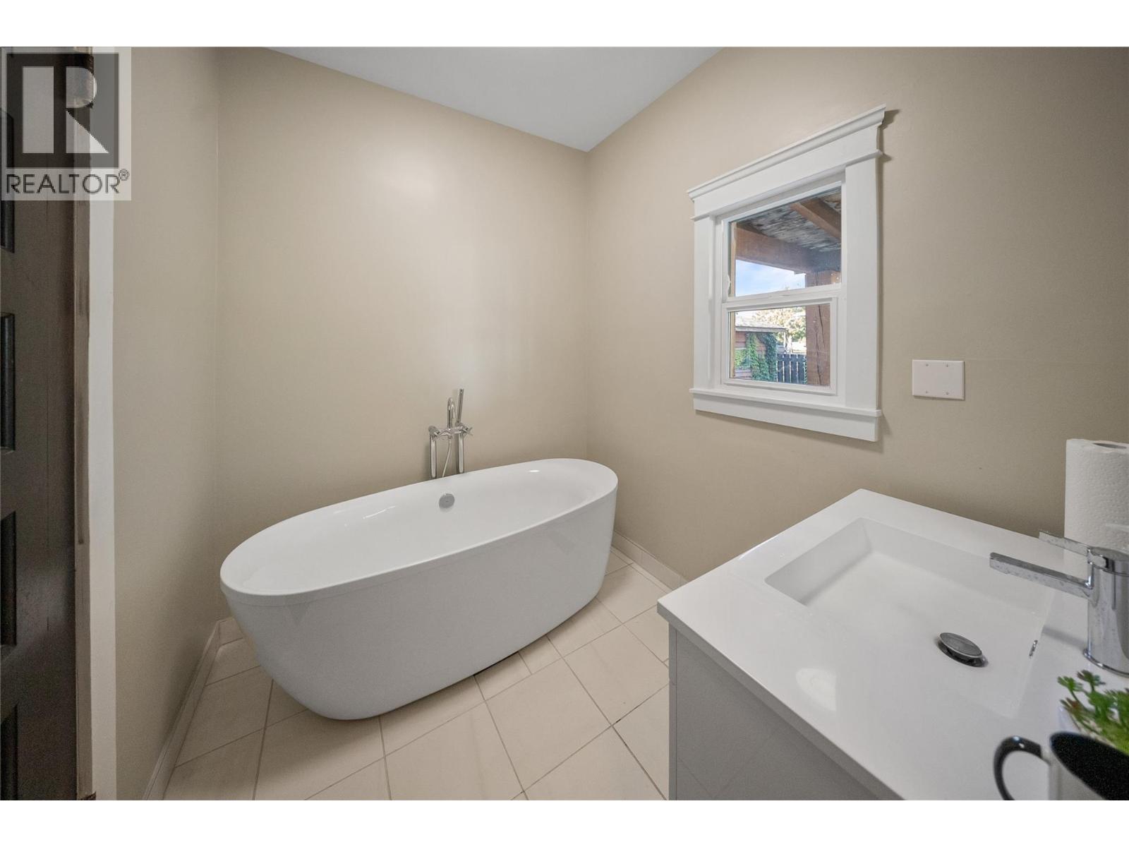  2340 Pandosy Street, Kelowna