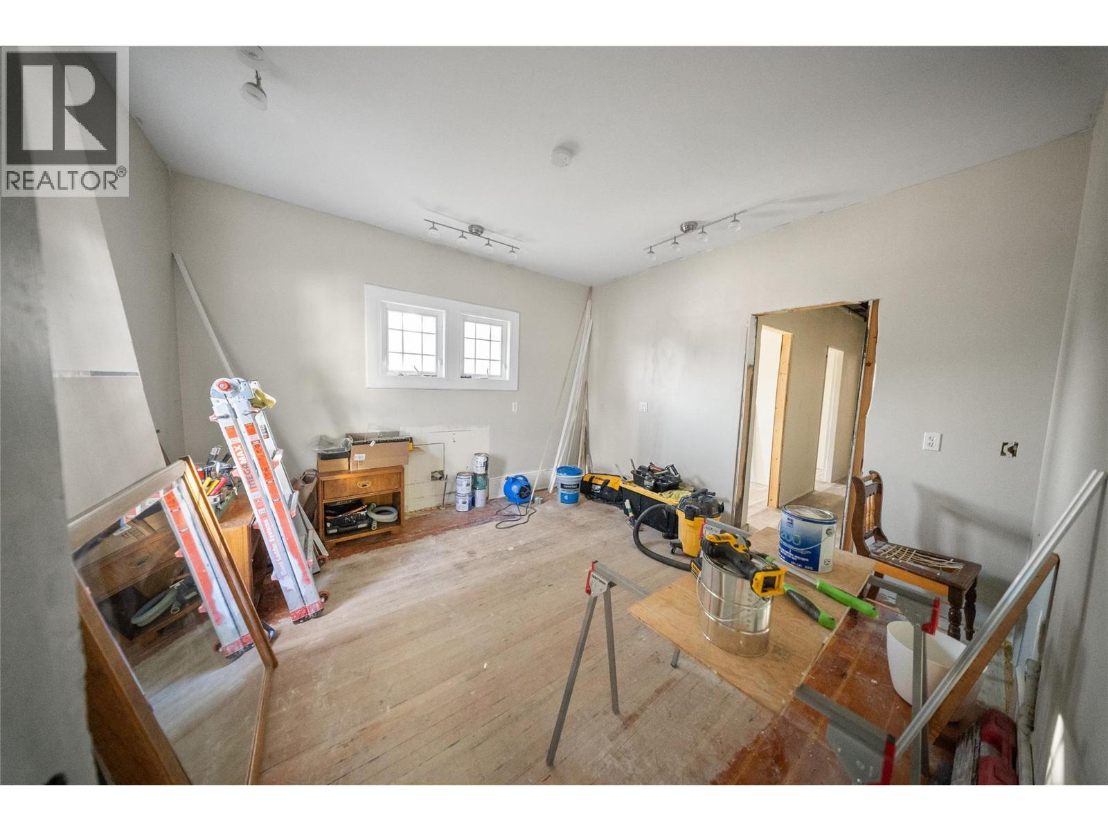 2340 Pandosy Street - 17