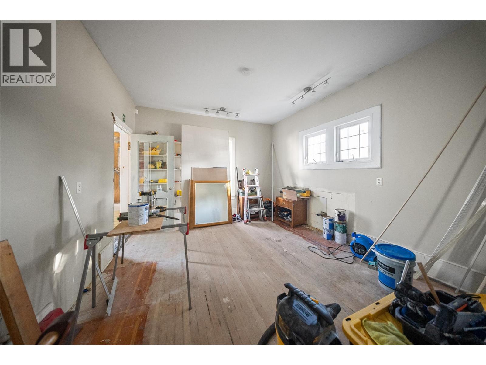 2340 Pandosy Street - 20