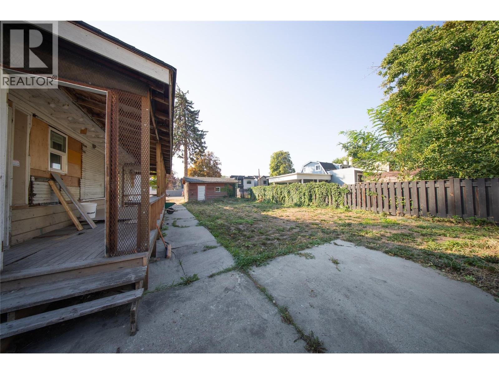 2340 Pandosy Street - 22