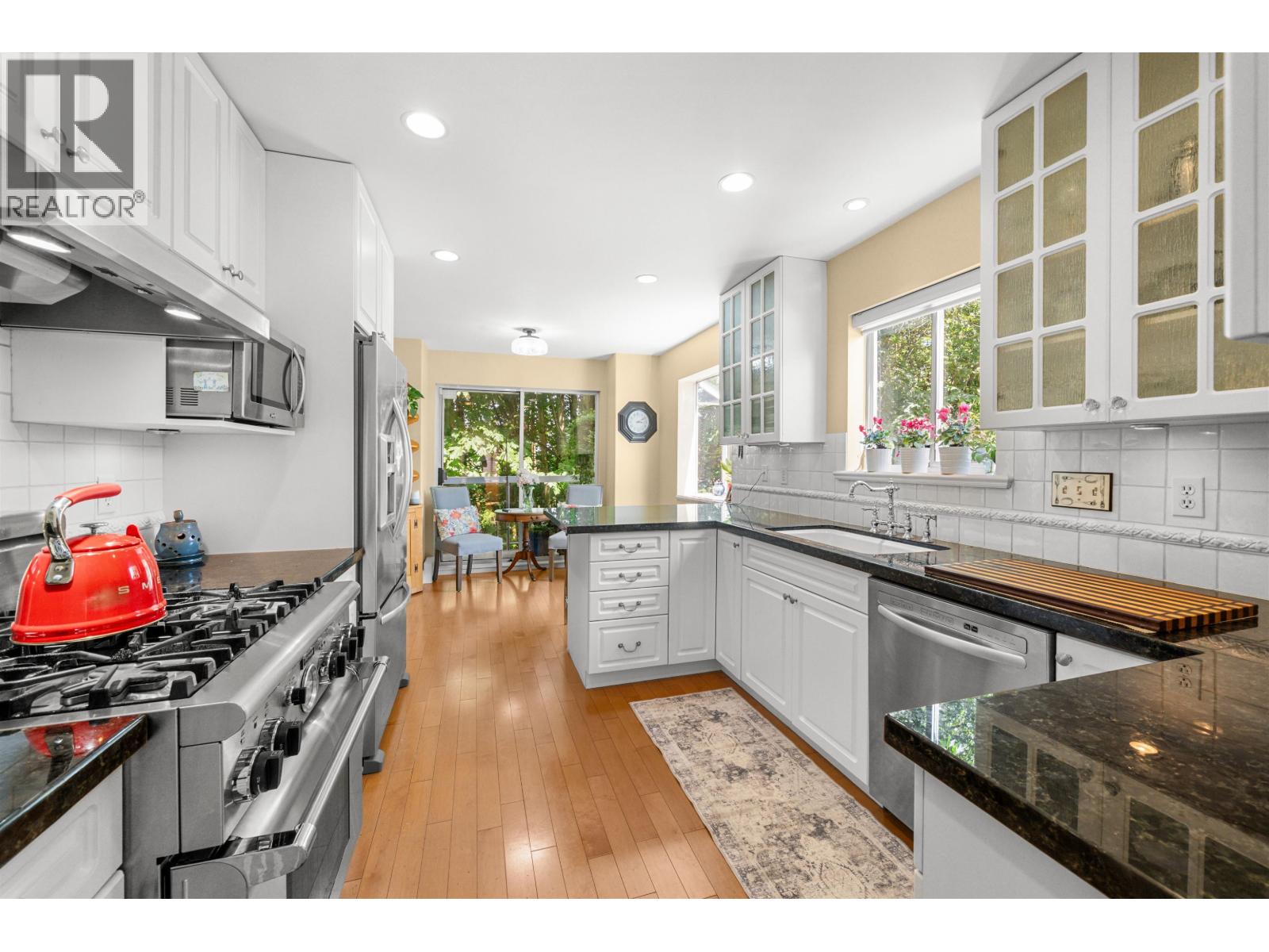 22 72 JAMIESON COURT, New Westminster