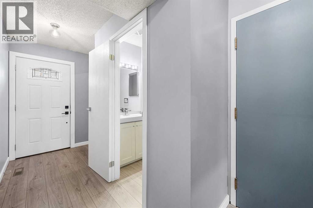 Single Family House 4 Level for Sale in   Glamis Drive SW Glamorgan Calgary 