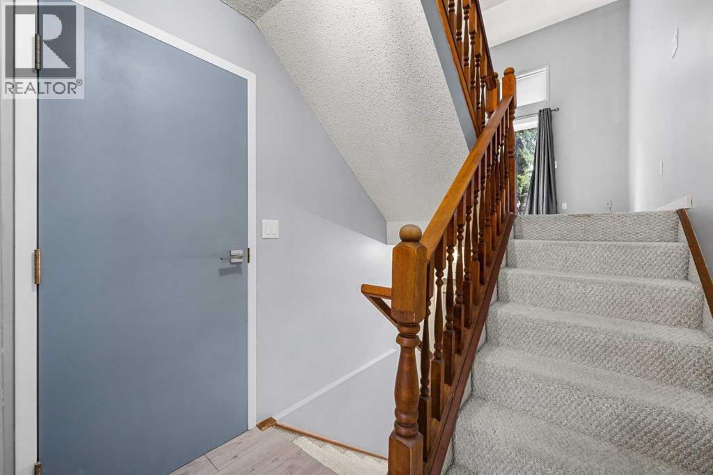 Single Family House 4 Level for Sale in   Glamis Drive SW Glamorgan Calgary 