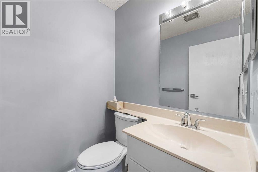 Single Family House 4 Level for Sale in   Glamis Drive SW Glamorgan Calgary 