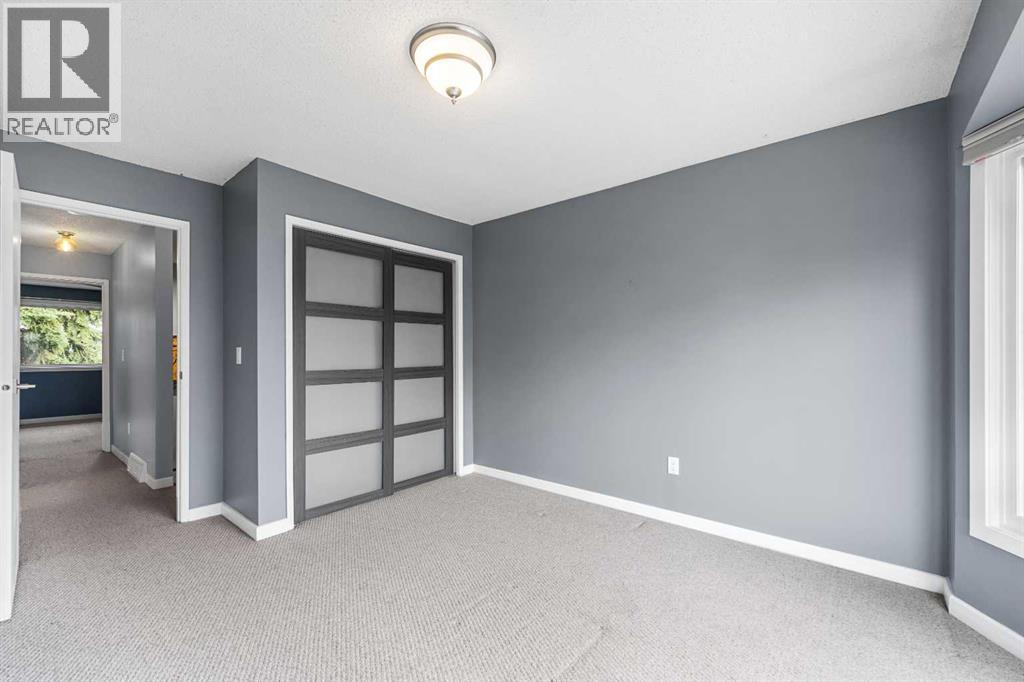 Single Family House 4 Level for Sale in   Glamis Drive SW Glamorgan Calgary 