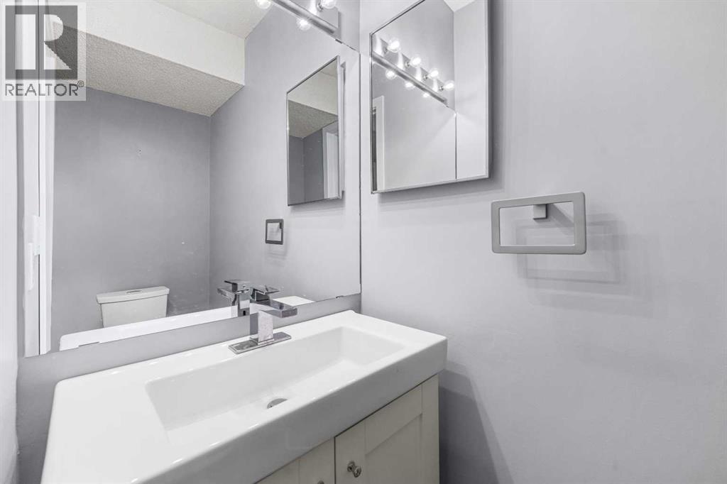 Single Family House 4 Level for Sale in   Glamis Drive SW Glamorgan Calgary 