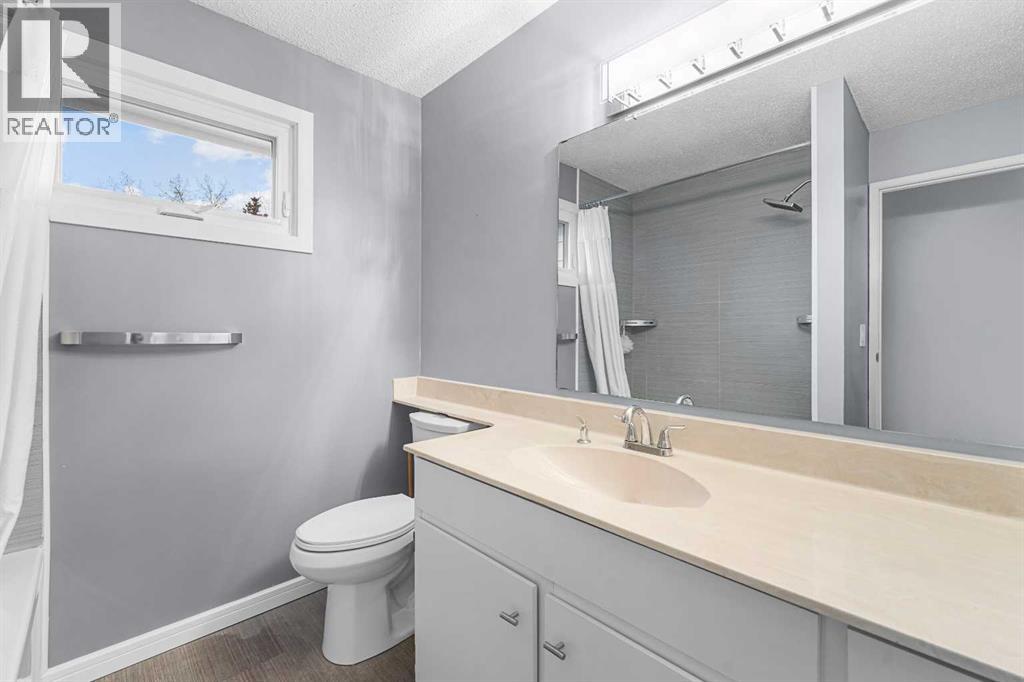 Single Family House 4 Level for Sale in   Glamis Drive SW Glamorgan Calgary 