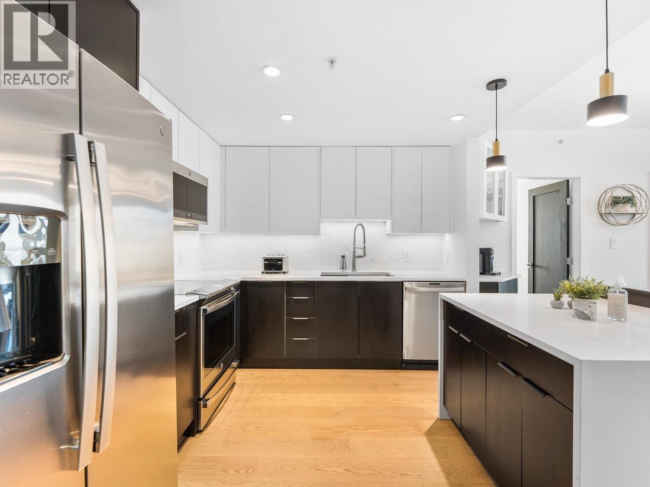 2301 280 ROSS DRIVE, New Westminster