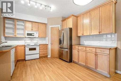 Single Family House for Sale in   Everstone Drive SW Evergreen Calgary 