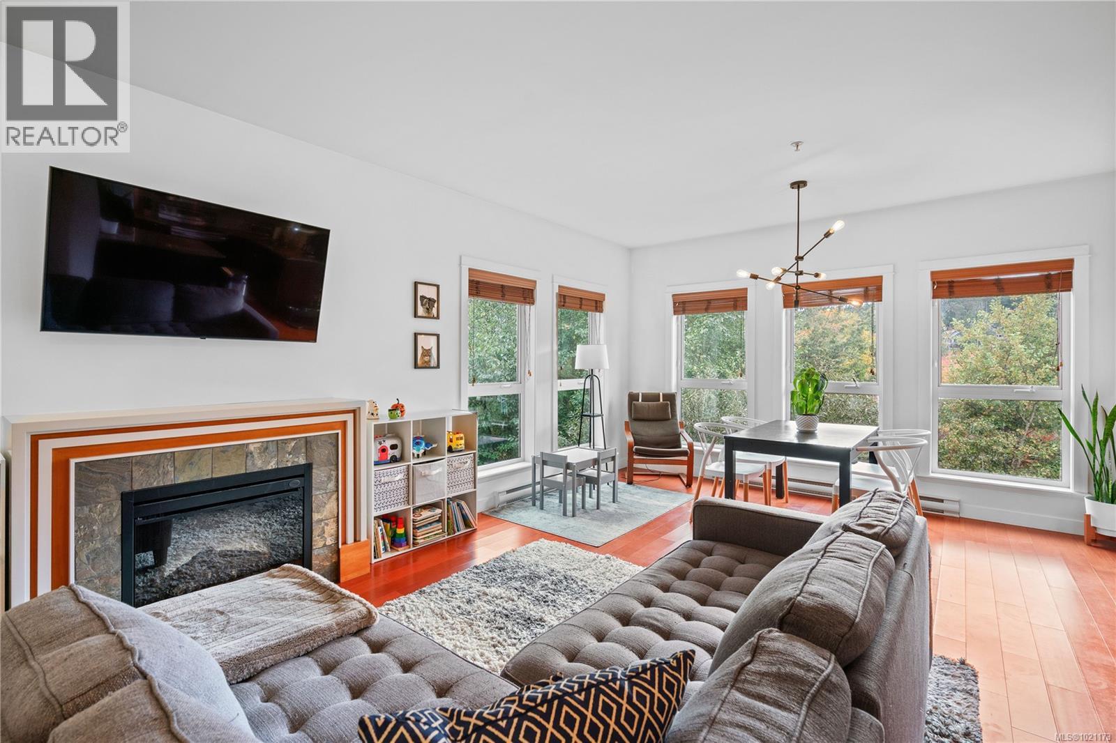 303 101 Nursery Hill Drive, View Royal