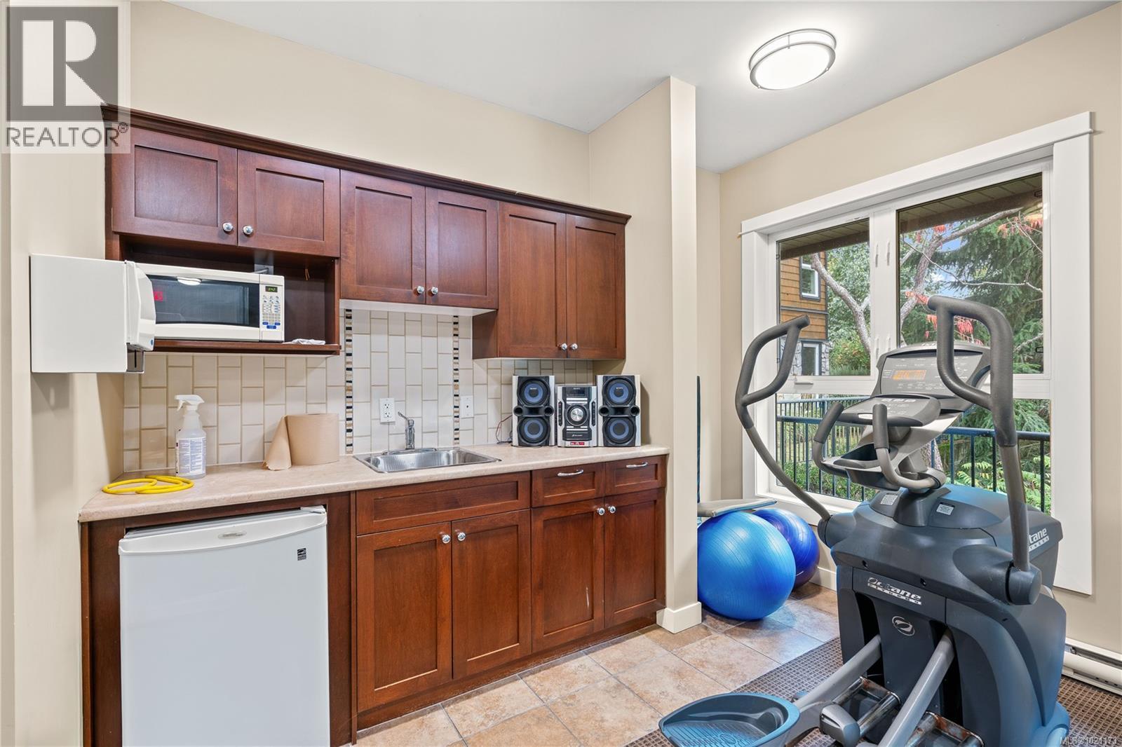 303 101 Nursery Hill Drive, View Royal