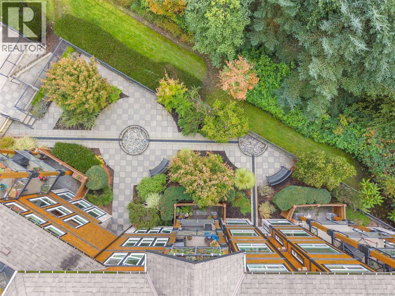 303 101 Nursery Hill Drive, View Royal