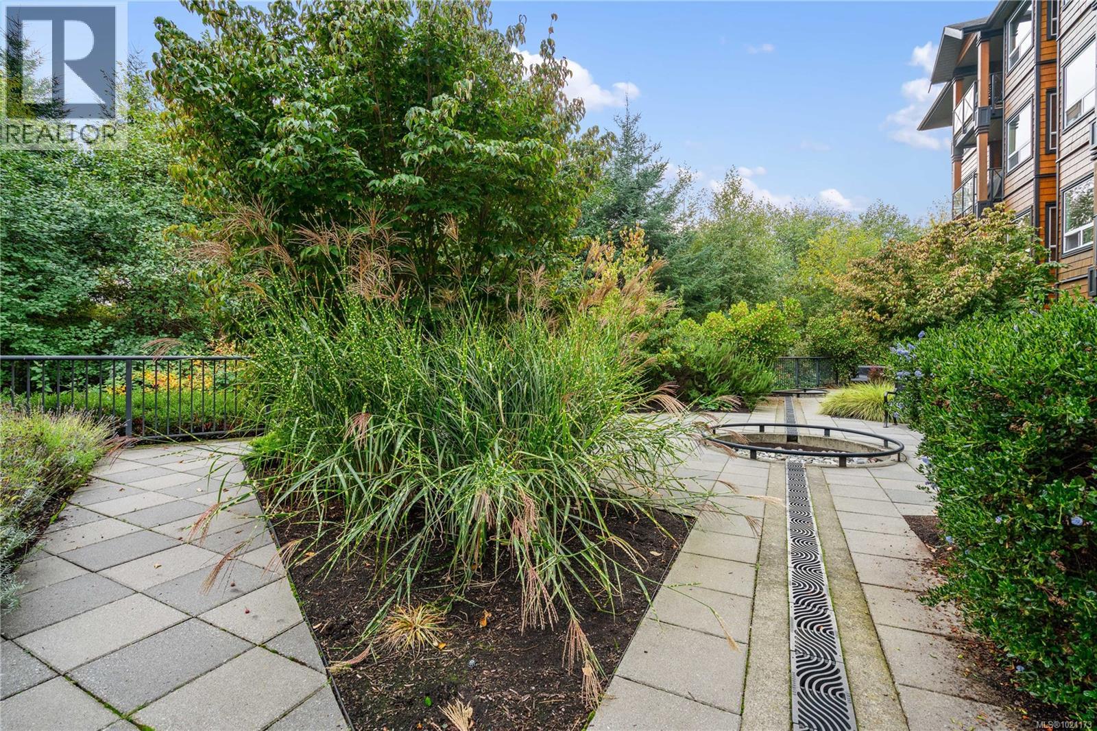 303 101 Nursery Hill Drive, View Royal