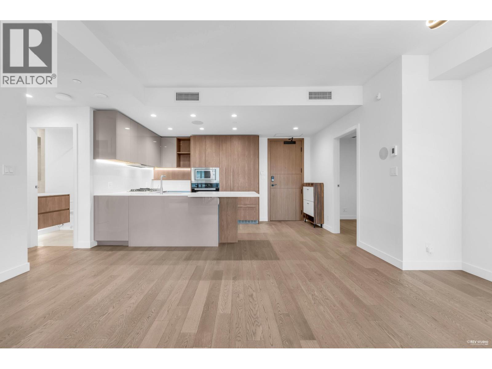 313 6811 PEARSON WAY