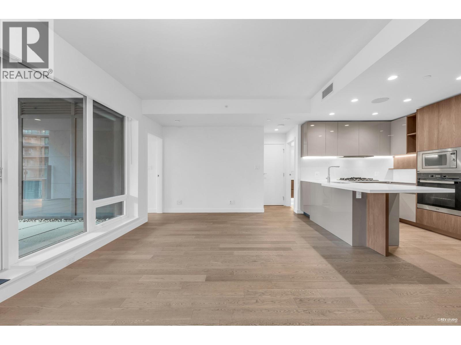 313 6811 PEARSON WAY