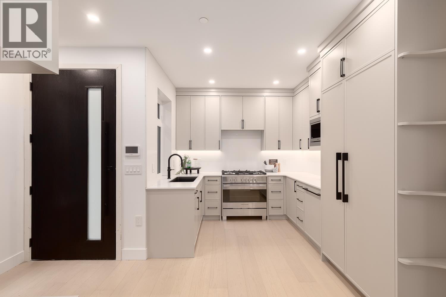 3 2976 W 13TH AVENUE, Vancouver