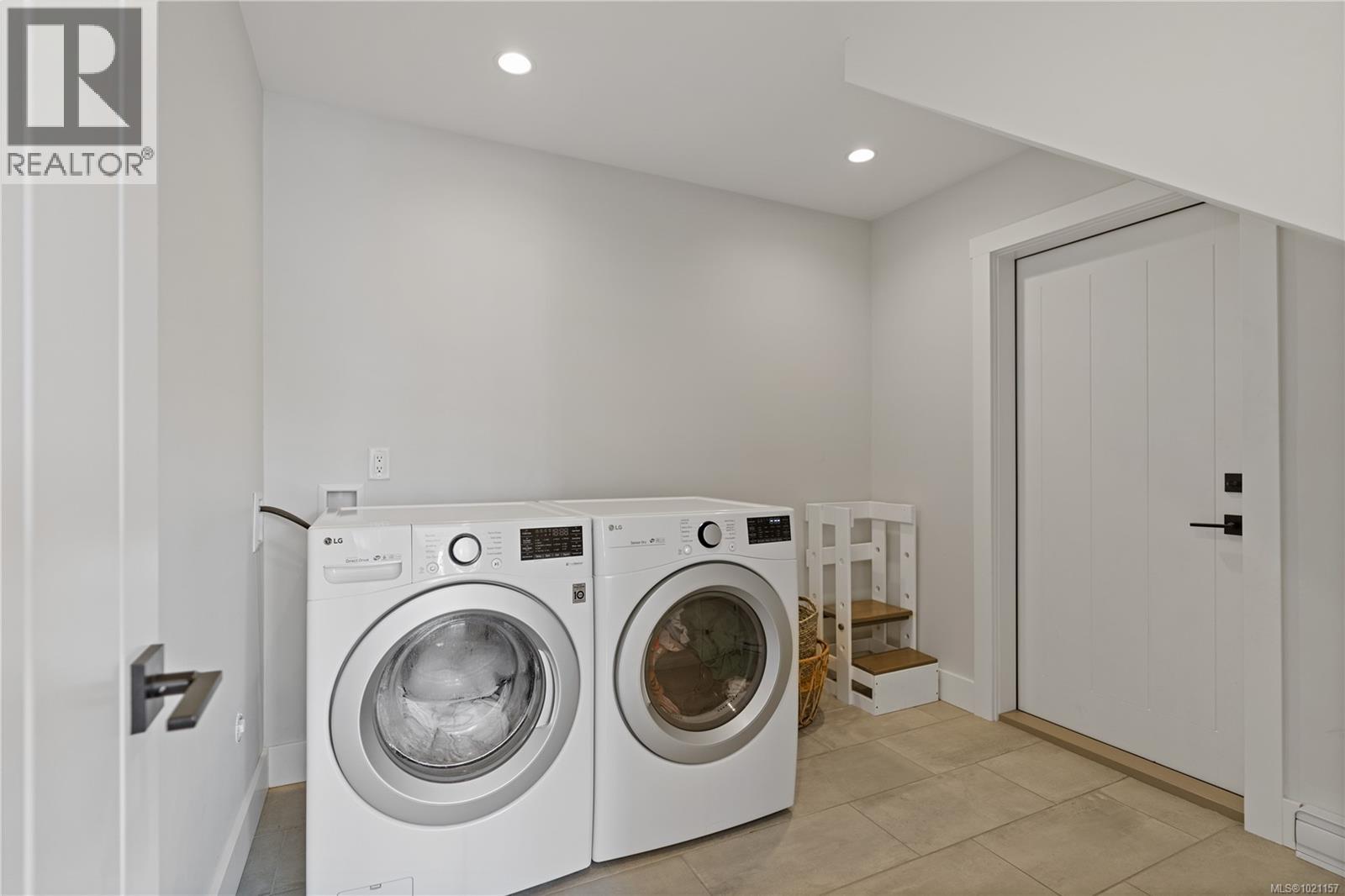 2316 Mountain Heights Dr, Sooke