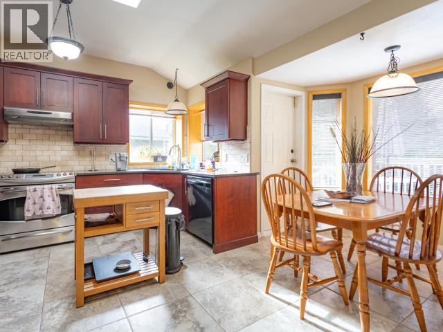 4989 FERNWOOD AVE, Powell River