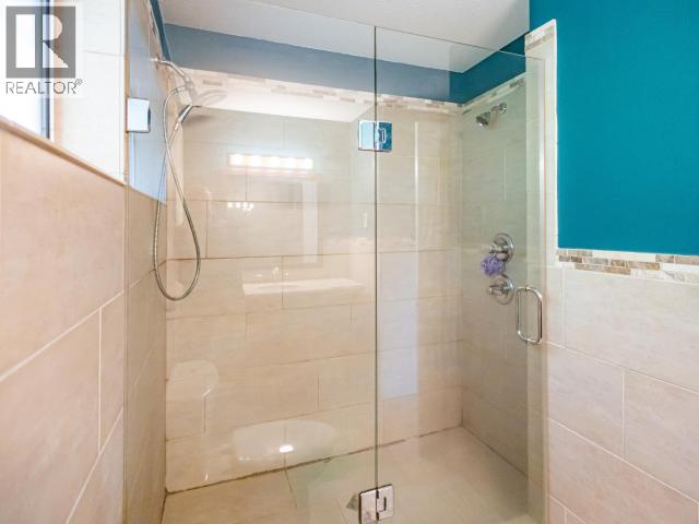 4989 FERNWOOD AVE, Powell River