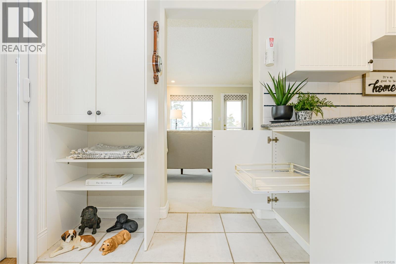 201 940 Boulderwood Rise, Saanich