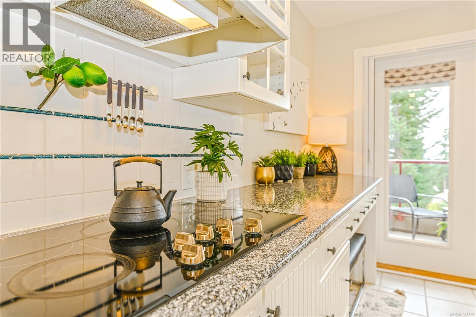 201 940 Boulderwood Rise, Saanich