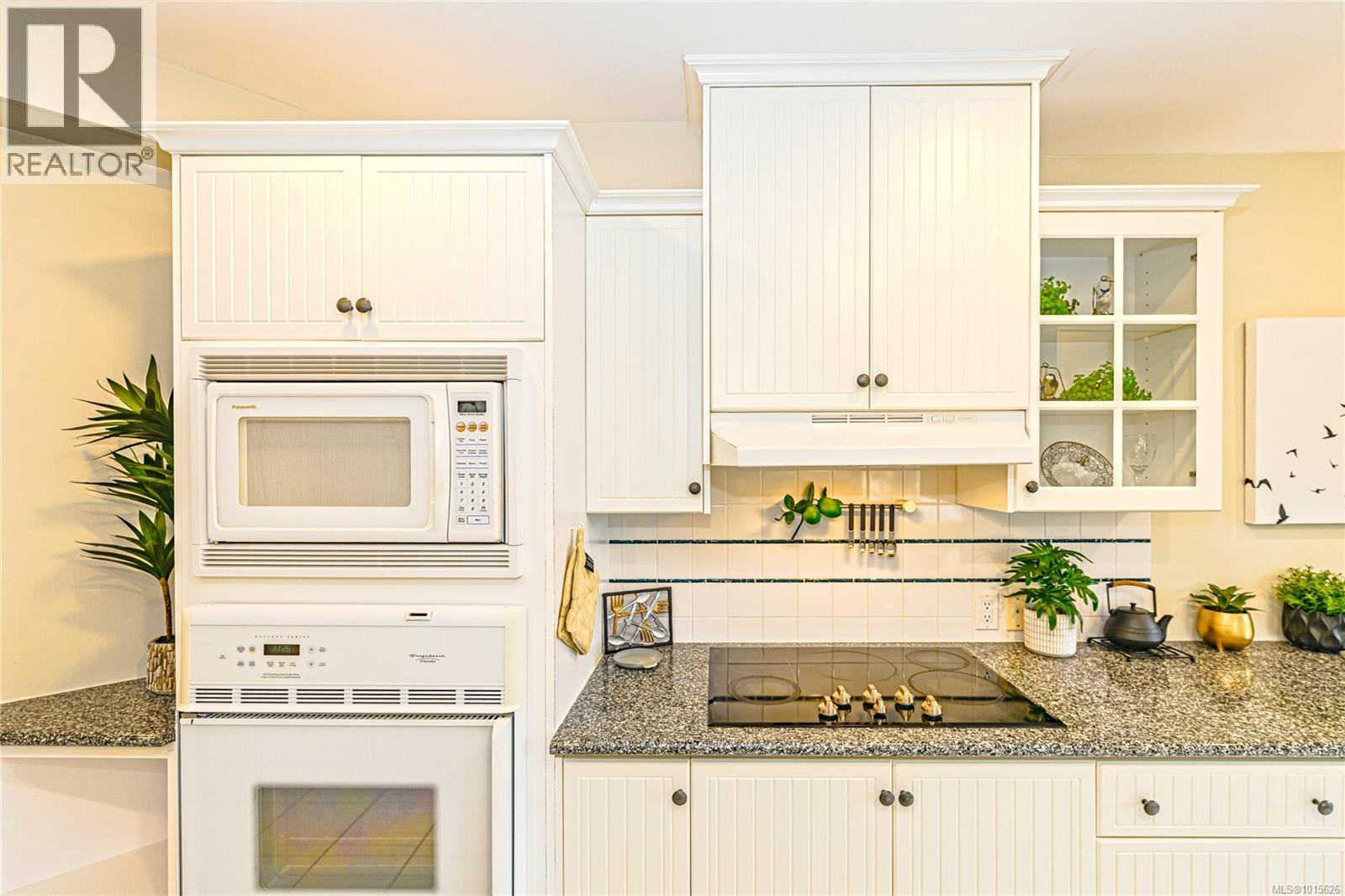 201 940 Boulderwood Rise, Saanich