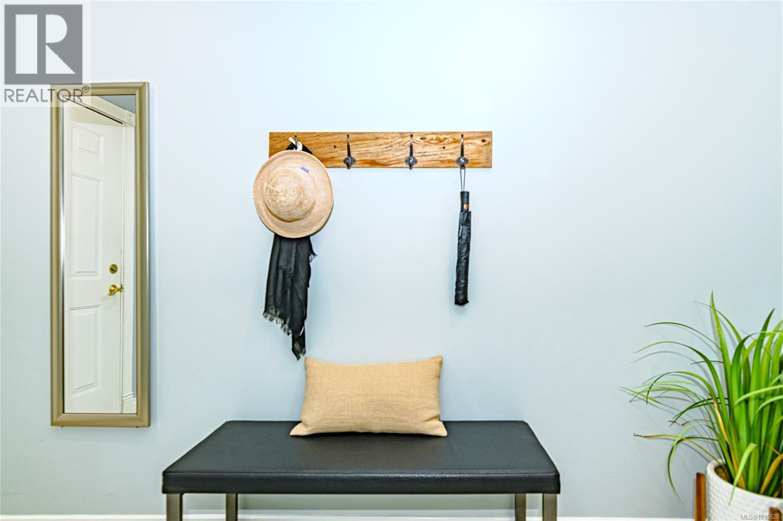 201 940 Boulderwood Rise, Saanich