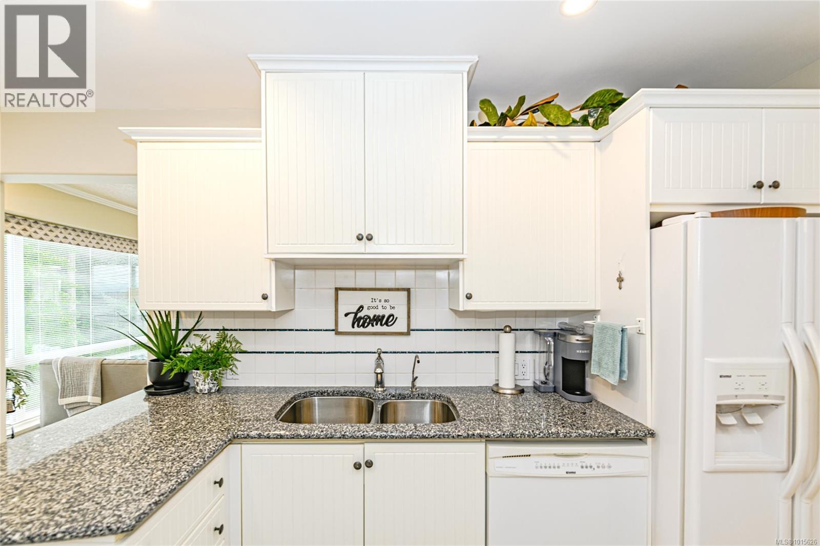 201 940 Boulderwood Rise, Saanich