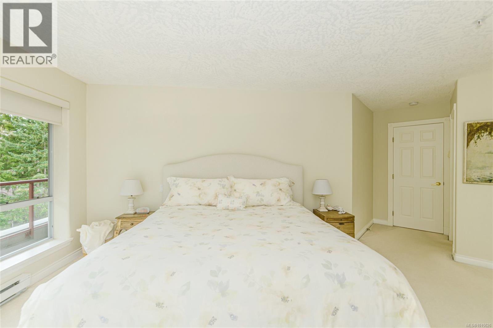 201 940 Boulderwood Rise, Saanich