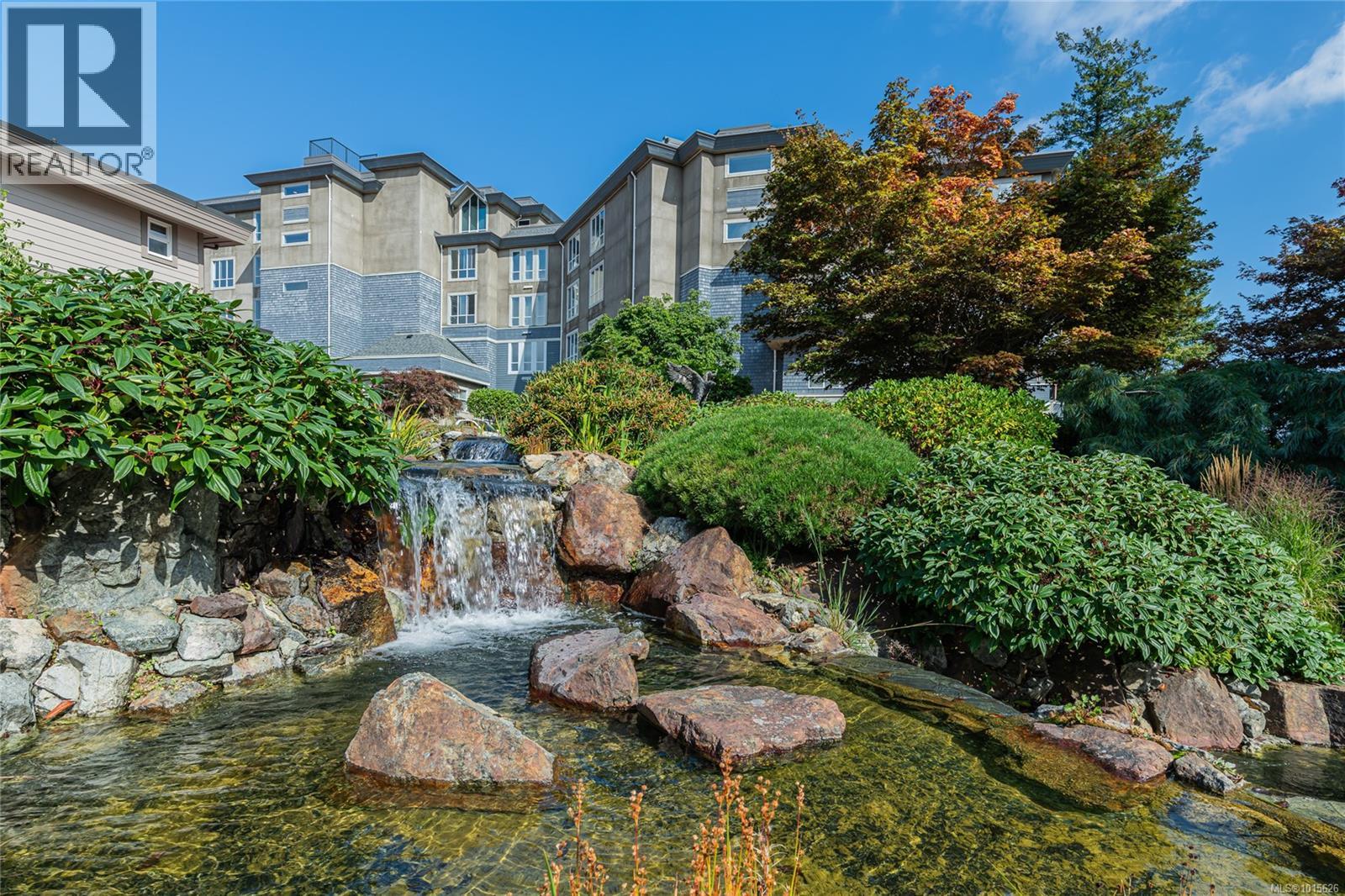 201 940 Boulderwood Rise, Saanich